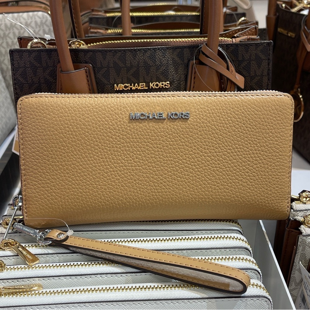 MICHAEL KORS Lg Pebbled Leather Continental Wallet Wristlet Phone Holder 
Peanut - Picture 5 of 16